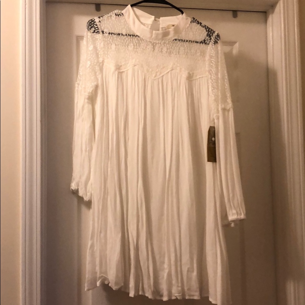 Long sleeve White dress